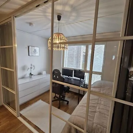 Ilmastoitu 4 Makuuhuoneen Asunto Kantakaupungissa Helsinki