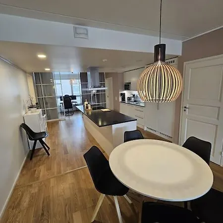 Apartment Ilmastoitu 4 Makuuhuoneen Asunto Kantakaupungissa Helsinki